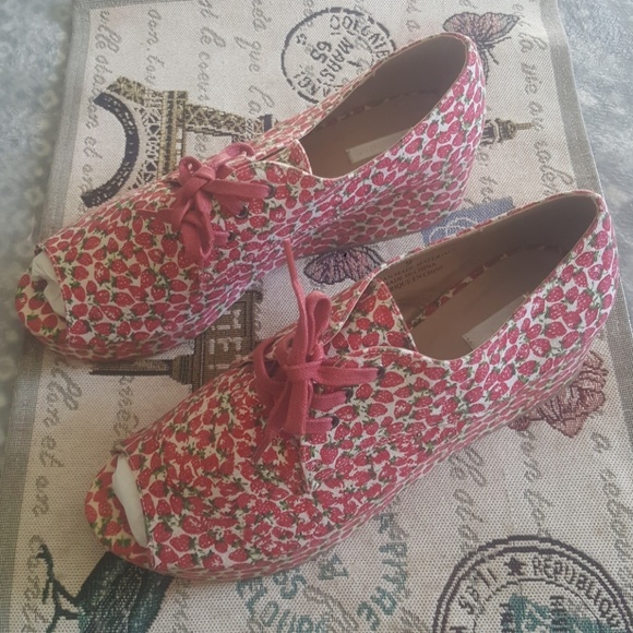 Strawberry pattern 🍓🍓 - Picture 1 of 5